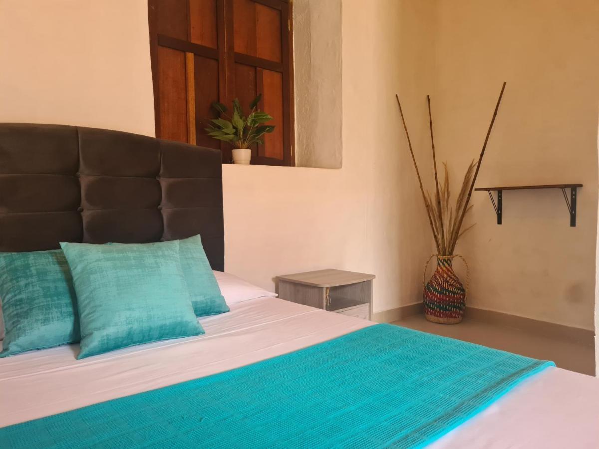 Hotel Alcazar Real Утика Экстерьер фото