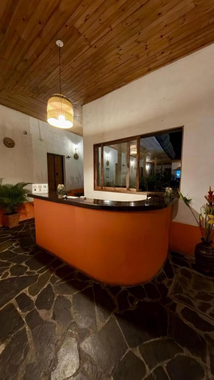 Hotel Alcazar Real Утика Экстерьер фото