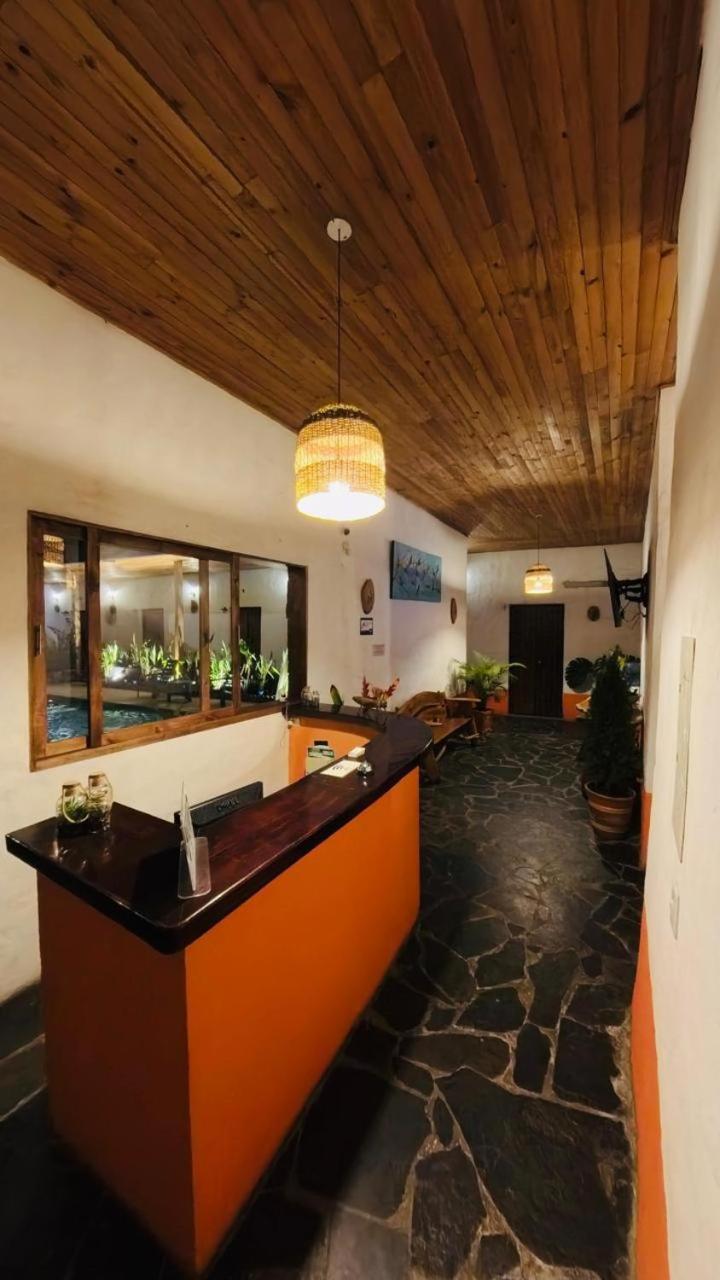 Hotel Alcazar Real Утика Экстерьер фото
